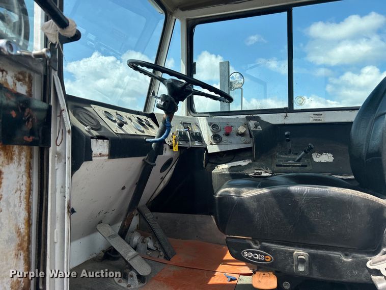 image for item EG1543 1986 SISU USA 5984 yard truck