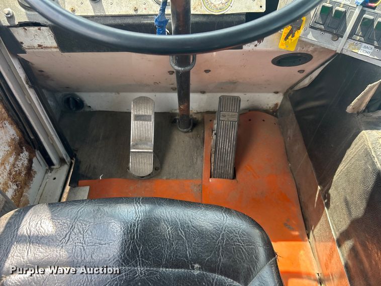 image for item EG1543 1986 SISU USA 5984 yard truck