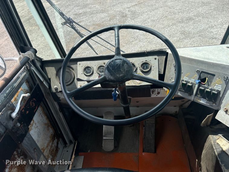 image for item EG1543 1986 SISU USA 5984 yard truck