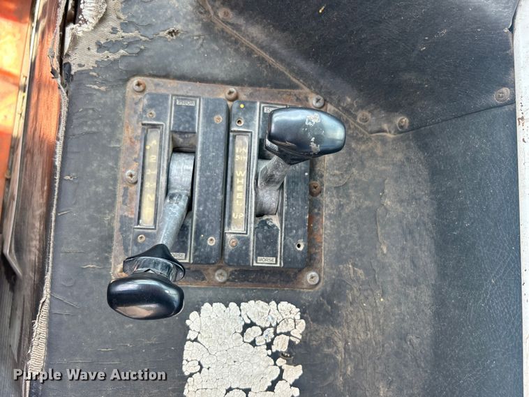 image for item EG1543 1986 SISU USA 5984 yard truck