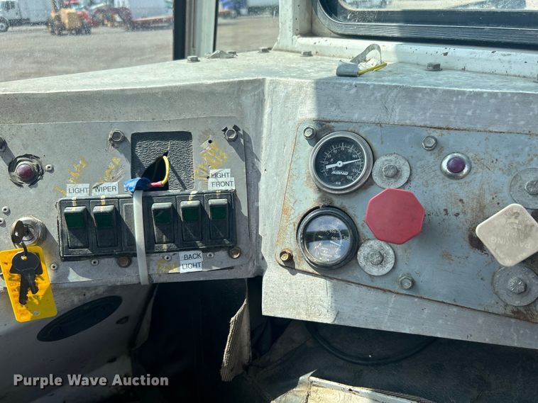 image for item EG1543 1986 SISU USA 5984 yard truck