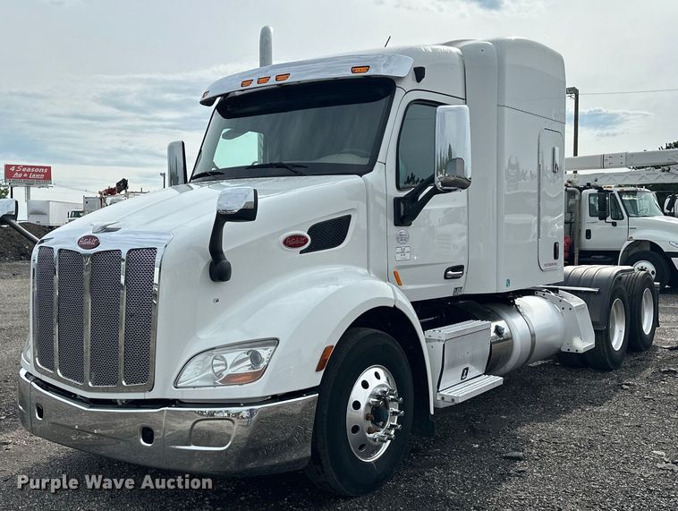 image for item EG1629 2019 Peterbilt  579 semi truck
