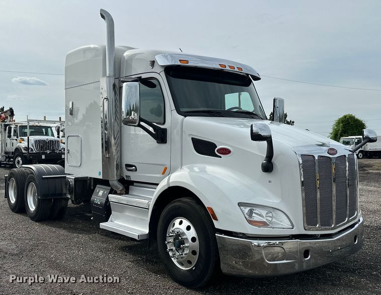 image for item EG1629 2019 Peterbilt  579 semi truck