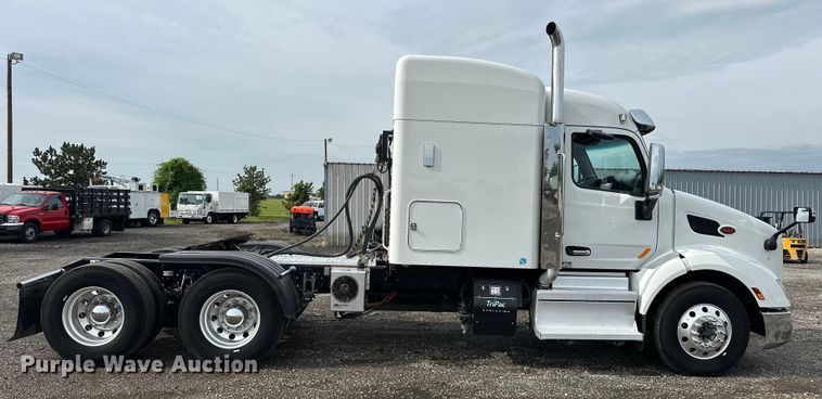 image for item EG1629 2019 Peterbilt  579 semi truck