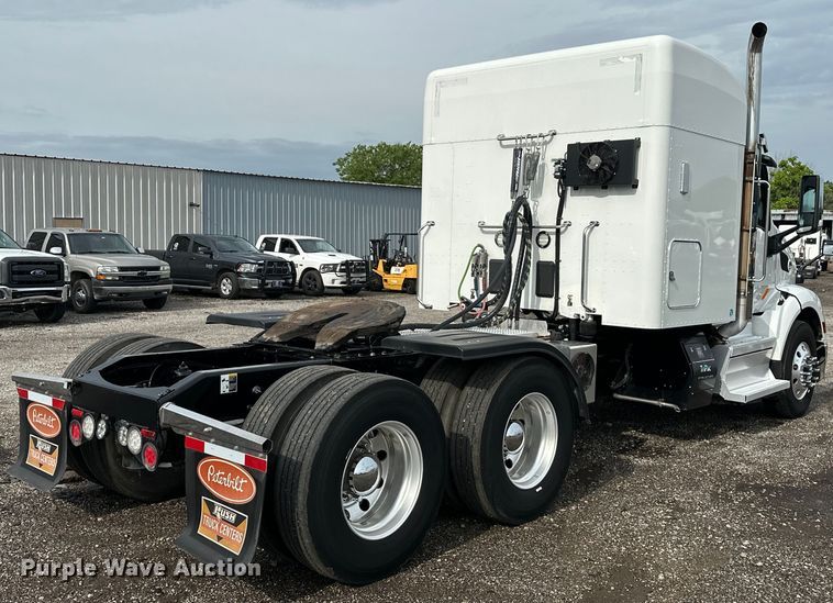 image for item EG1629 2019 Peterbilt  579 semi truck