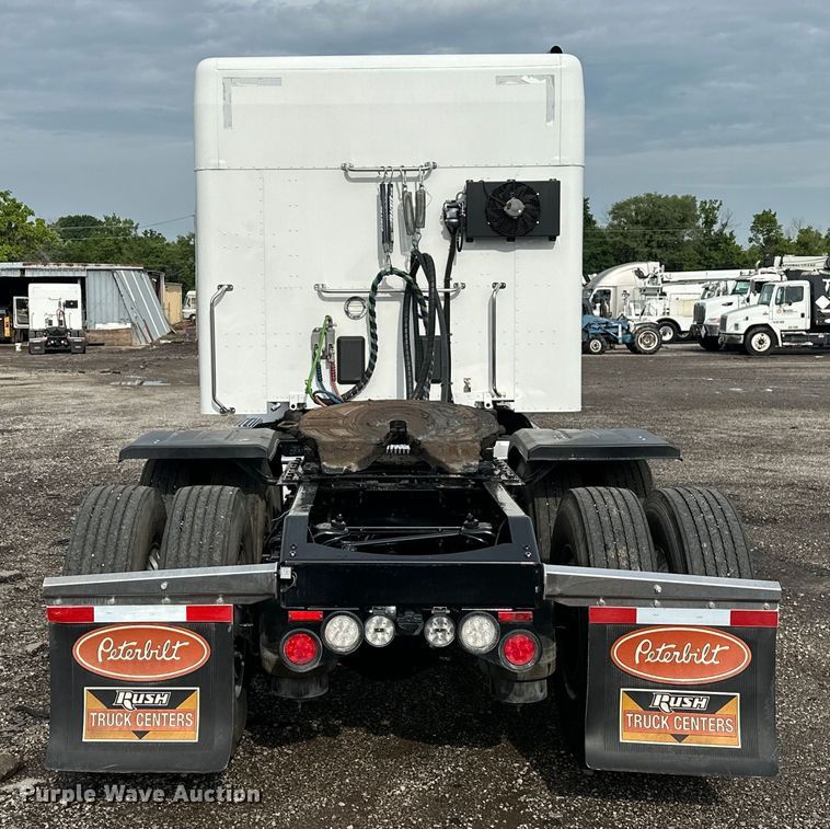 image for item EG1629 2019 Peterbilt  579 semi truck
