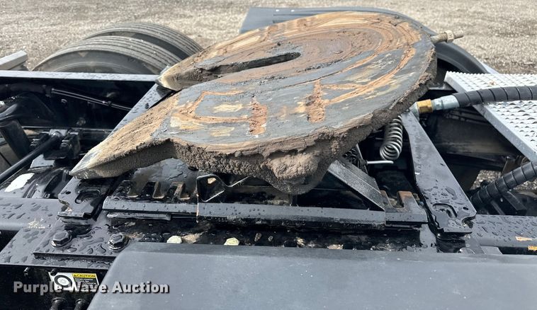 image for item EG1629 2019 Peterbilt  579 semi truck