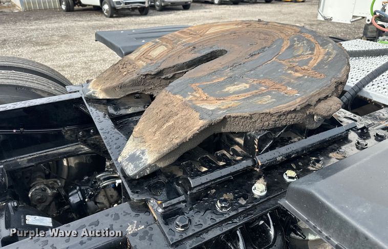 image for item EG1629 2019 Peterbilt  579 semi truck