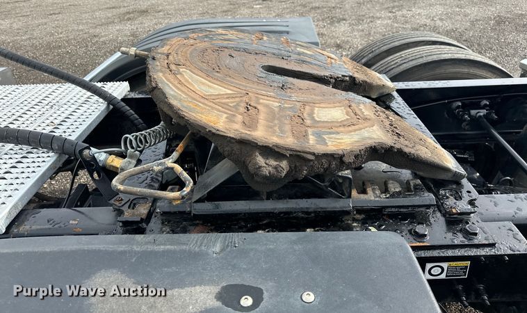 image for item EG1629 2019 Peterbilt  579 semi truck