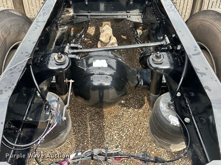 image for item EG1629 2019 Peterbilt  579 semi truck