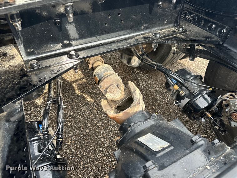 image for item EG1629 2019 Peterbilt  579 semi truck