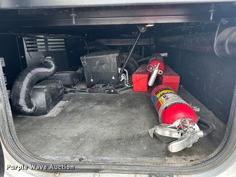 image for item EG1629 2019 Peterbilt  579 semi truck