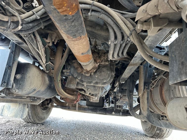 image for item EG1629 2019 Peterbilt  579 semi truck