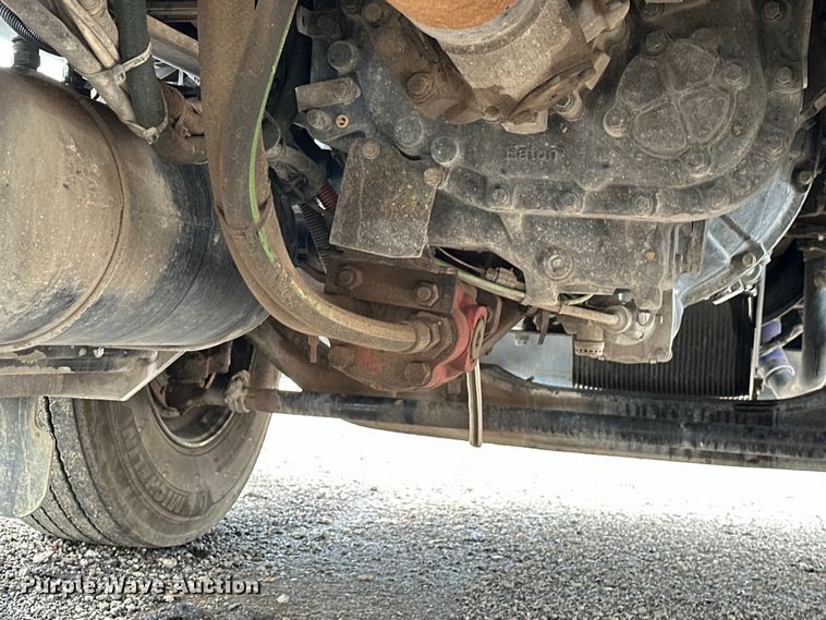 image for item EG1629 2019 Peterbilt  579 semi truck