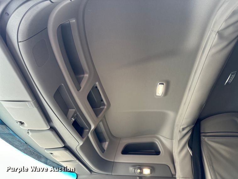 image for item EG1629 2019 Peterbilt  579 semi truck