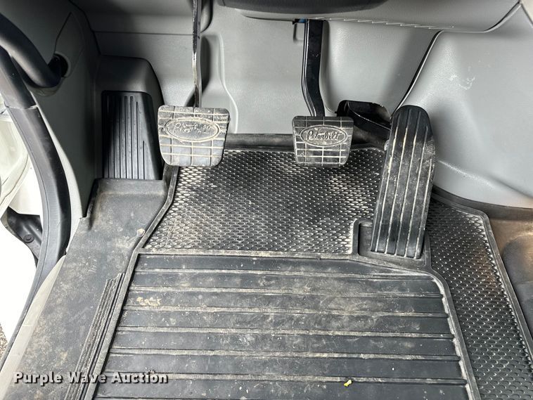 image for item EG1629 2019 Peterbilt  579 semi truck