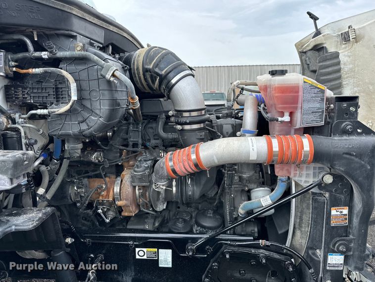 image for item EG1629 2019 Peterbilt  579 semi truck