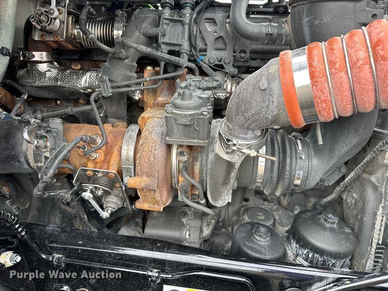 image for item EG1629 2019 Peterbilt  579 semi truck