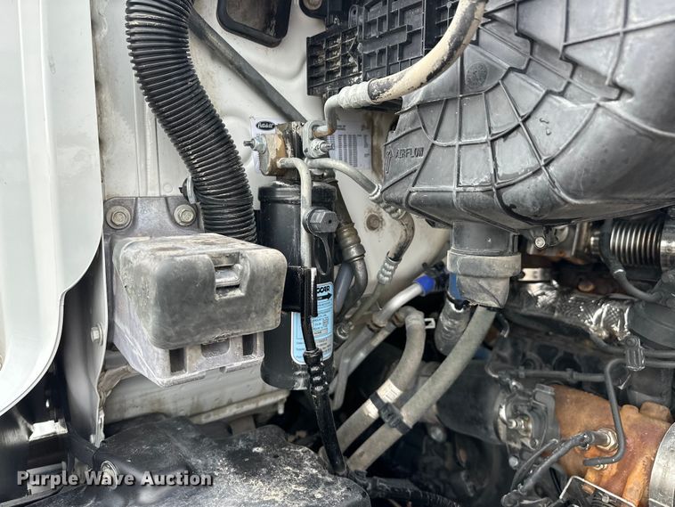 image for item EG1629 2019 Peterbilt  579 semi truck