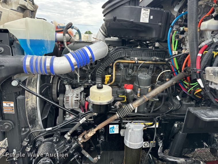 image for item EG1629 2019 Peterbilt  579 semi truck