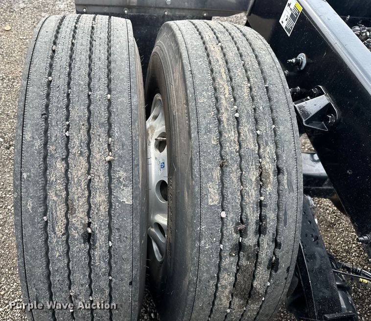 image for item EG1629 2019 Peterbilt  579 semi truck