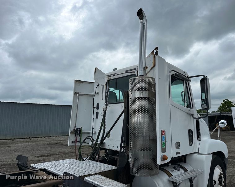 image for item EG1639 2009 Freightliner  Century Class S/T semi truck