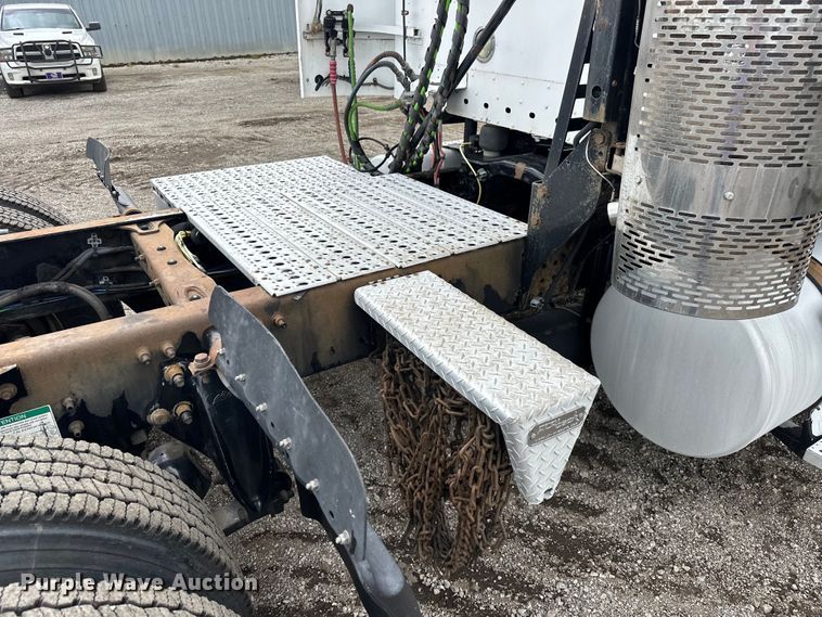 image for item EG1639 2009 Freightliner  Century Class S/T semi truck