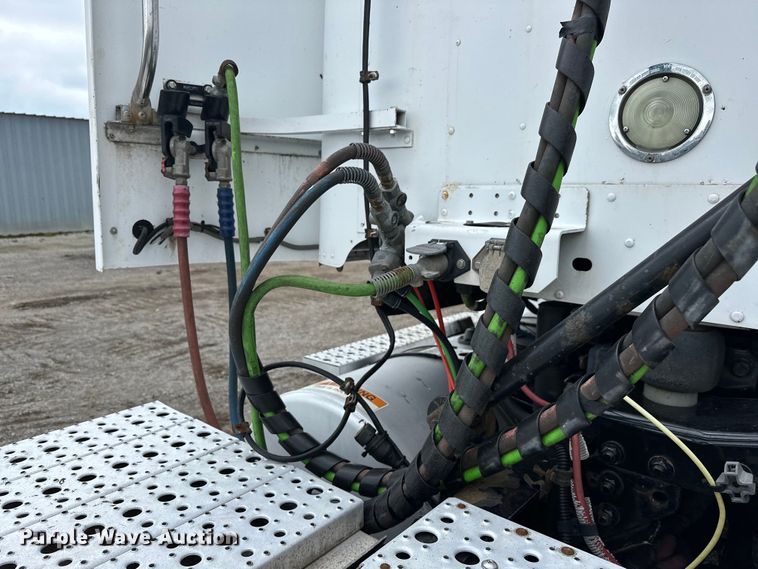 image for item EG1639 2009 Freightliner  Century Class S/T semi truck