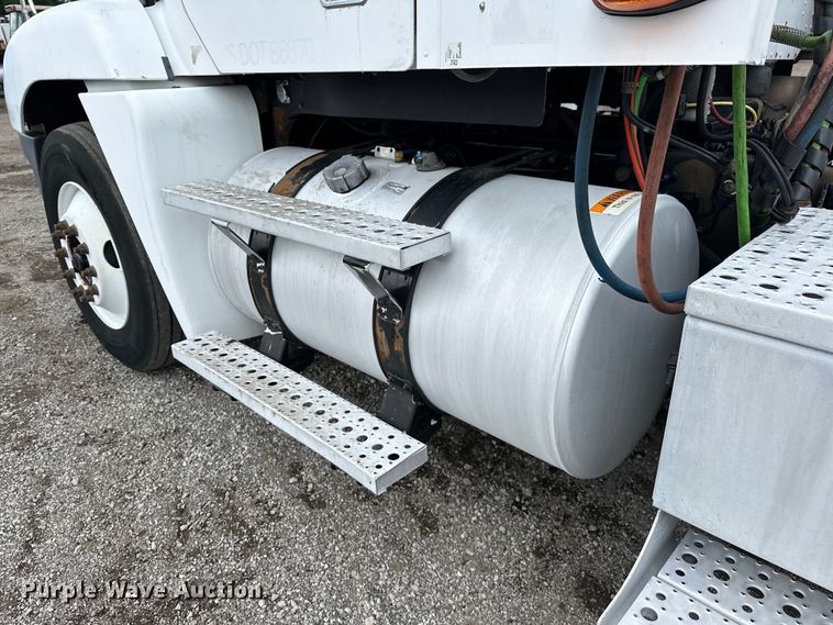 image for item EG1639 2009 Freightliner  Century Class S/T semi truck