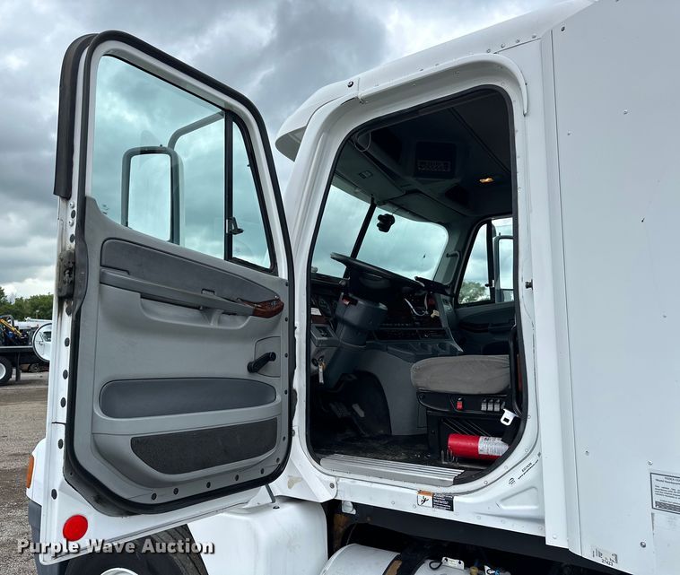 image for item EG1639 2009 Freightliner  Century Class S/T semi truck