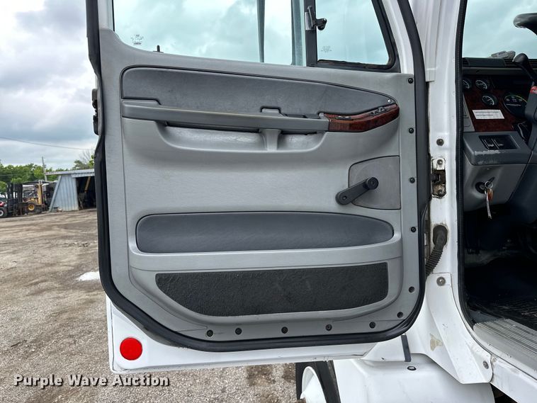 image for item EG1639 2009 Freightliner  Century Class S/T semi truck