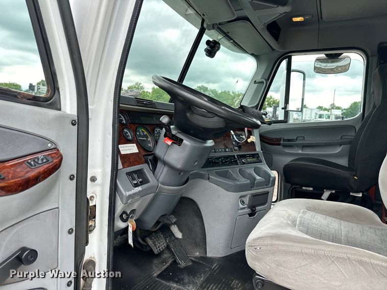 image for item EG1639 2009 Freightliner  Century Class S/T semi truck