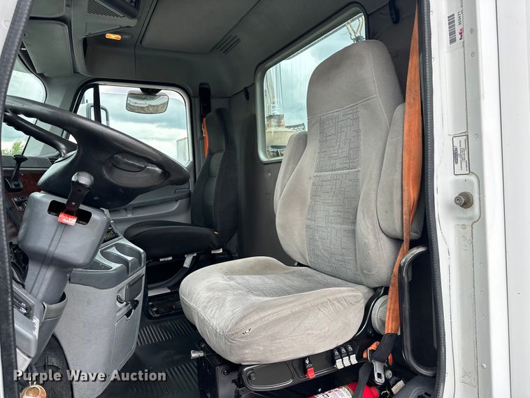 image for item EG1639 2009 Freightliner  Century Class S/T semi truck