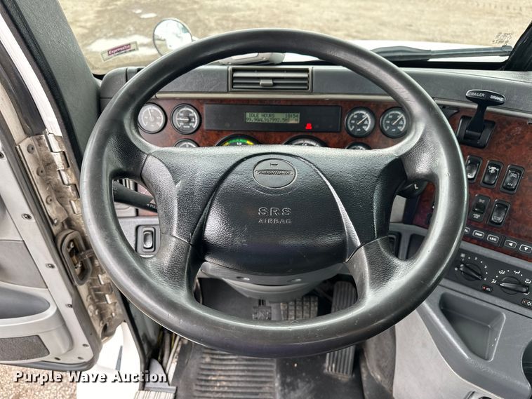 image for item EG1639 2009 Freightliner  Century Class S/T semi truck