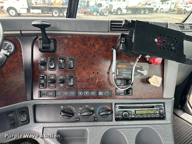 image for item EG1639 2009 Freightliner  Century Class S/T semi truck