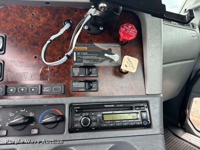 image for item EG1639 2009 Freightliner  Century Class S/T semi truck