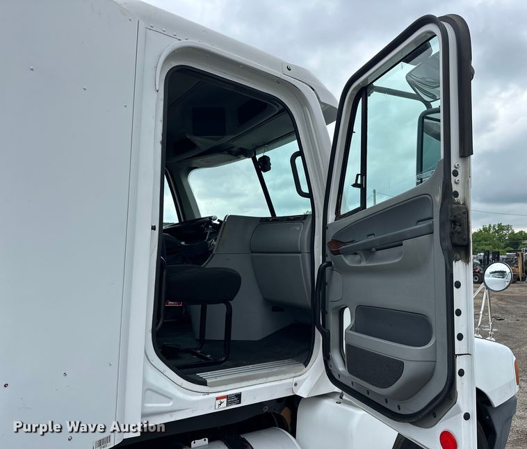 image for item EG1639 2009 Freightliner  Century Class S/T semi truck