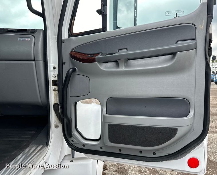 image for item EG1639 2009 Freightliner  Century Class S/T semi truck