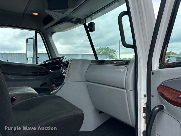 image for item EG1639 2009 Freightliner  Century Class S/T semi truck