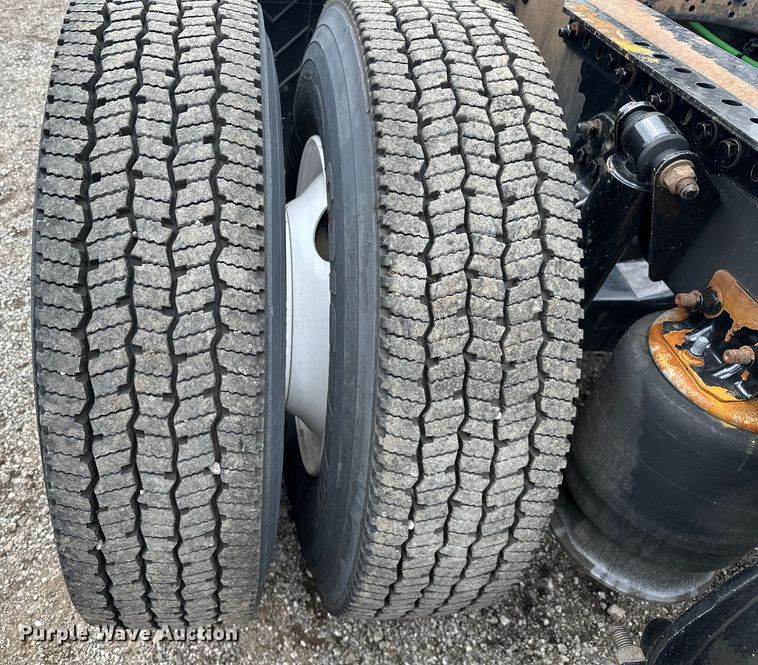 image for item EG1639 2009 Freightliner  Century Class S/T semi truck