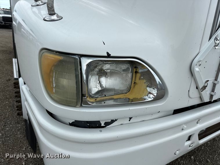 image for item EG1650 2006 International  9400 6X4 semi truck