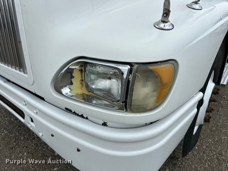 image for item EG1650 2006 International  9400 6X4 semi truck