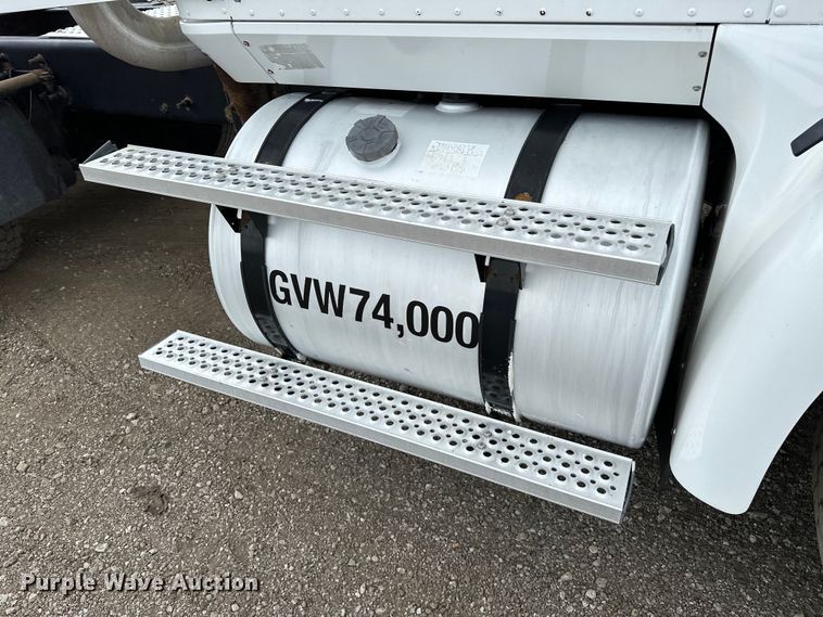 image for item EG1650 2006 International  9400 6X4 semi truck