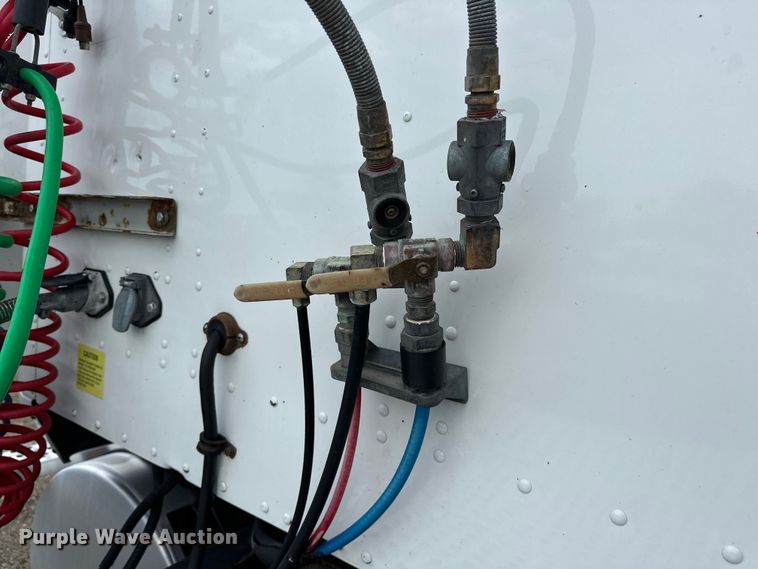 image for item EG1650 2006 International  9400 6X4 semi truck