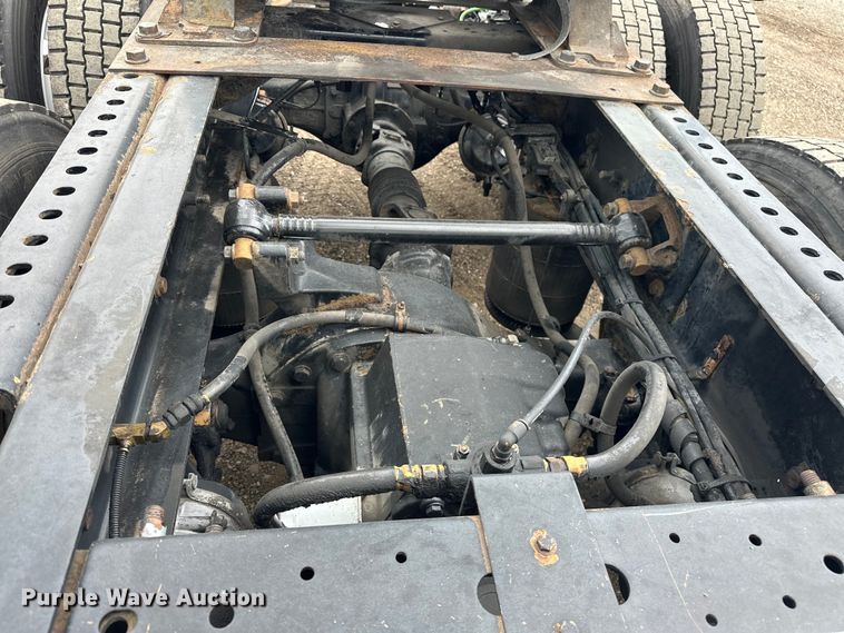 image for item EG1650 2006 International  9400 6X4 semi truck