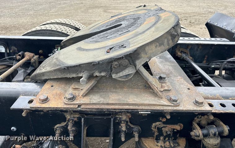 image for item EG1650 2006 International  9400 6X4 semi truck