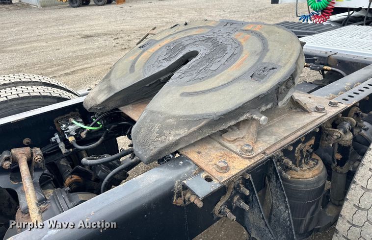 image for item EG1650 2006 International  9400 6X4 semi truck