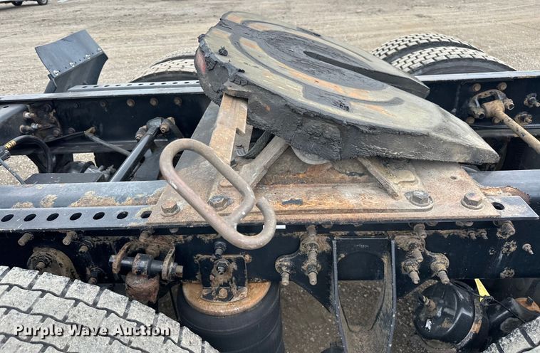 image for item EG1650 2006 International  9400 6X4 semi truck