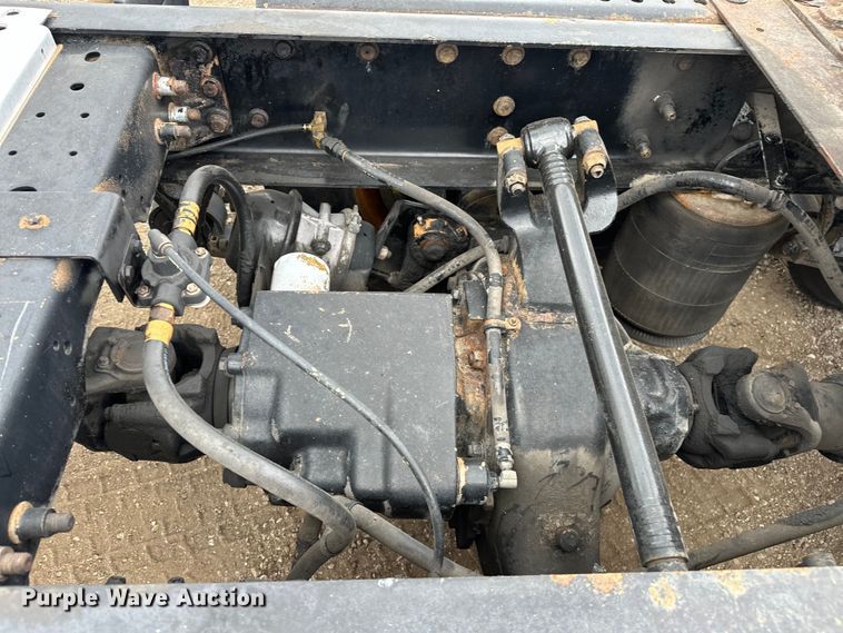 image for item EG1650 2006 International  9400 6X4 semi truck