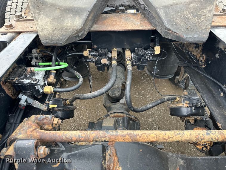 image for item EG1650 2006 International  9400 6X4 semi truck